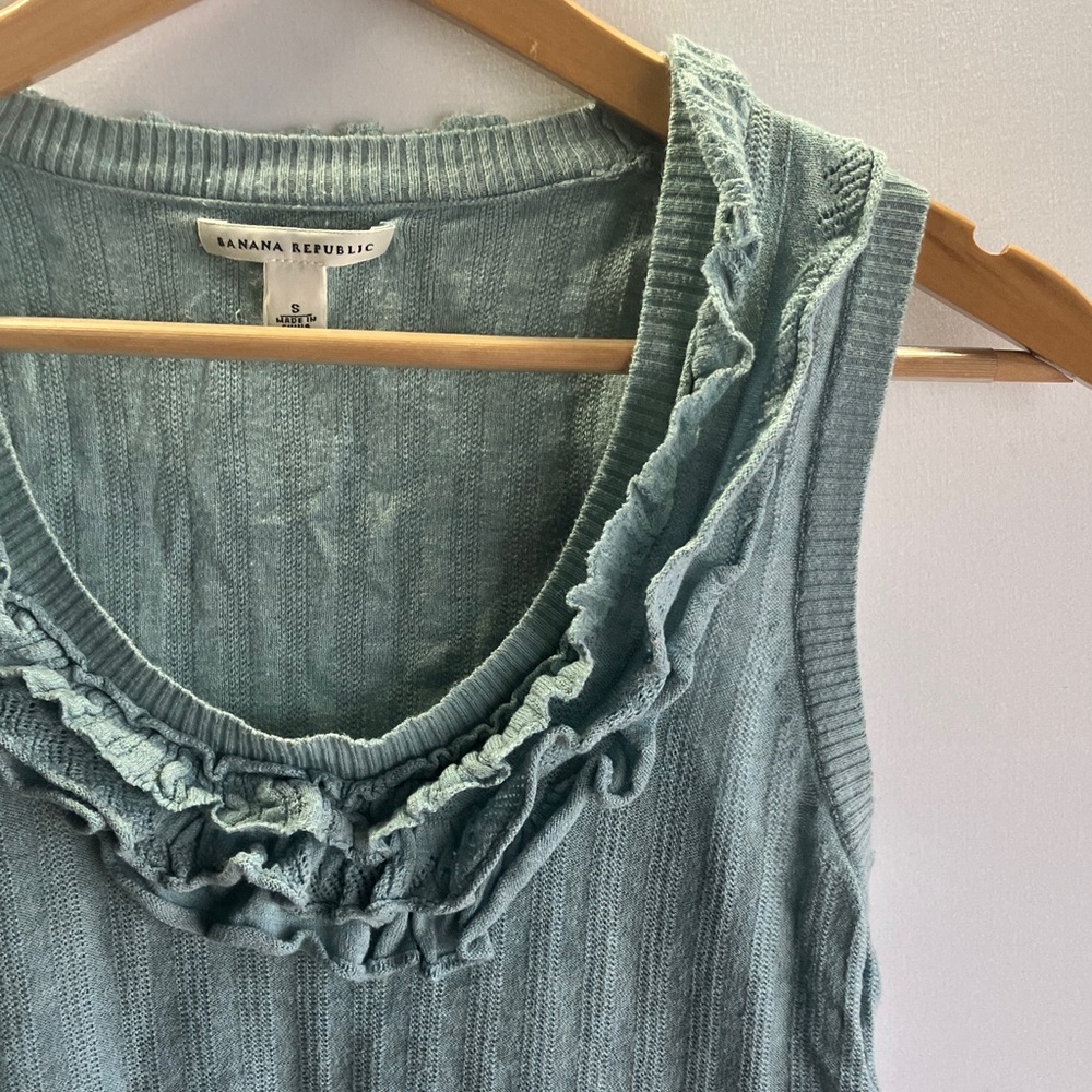 Banana Republic Women's Blue-Green Ruffle Tank Top - Picture 2 of 5
